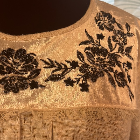 Altar’s State top - Picture 4 of 8